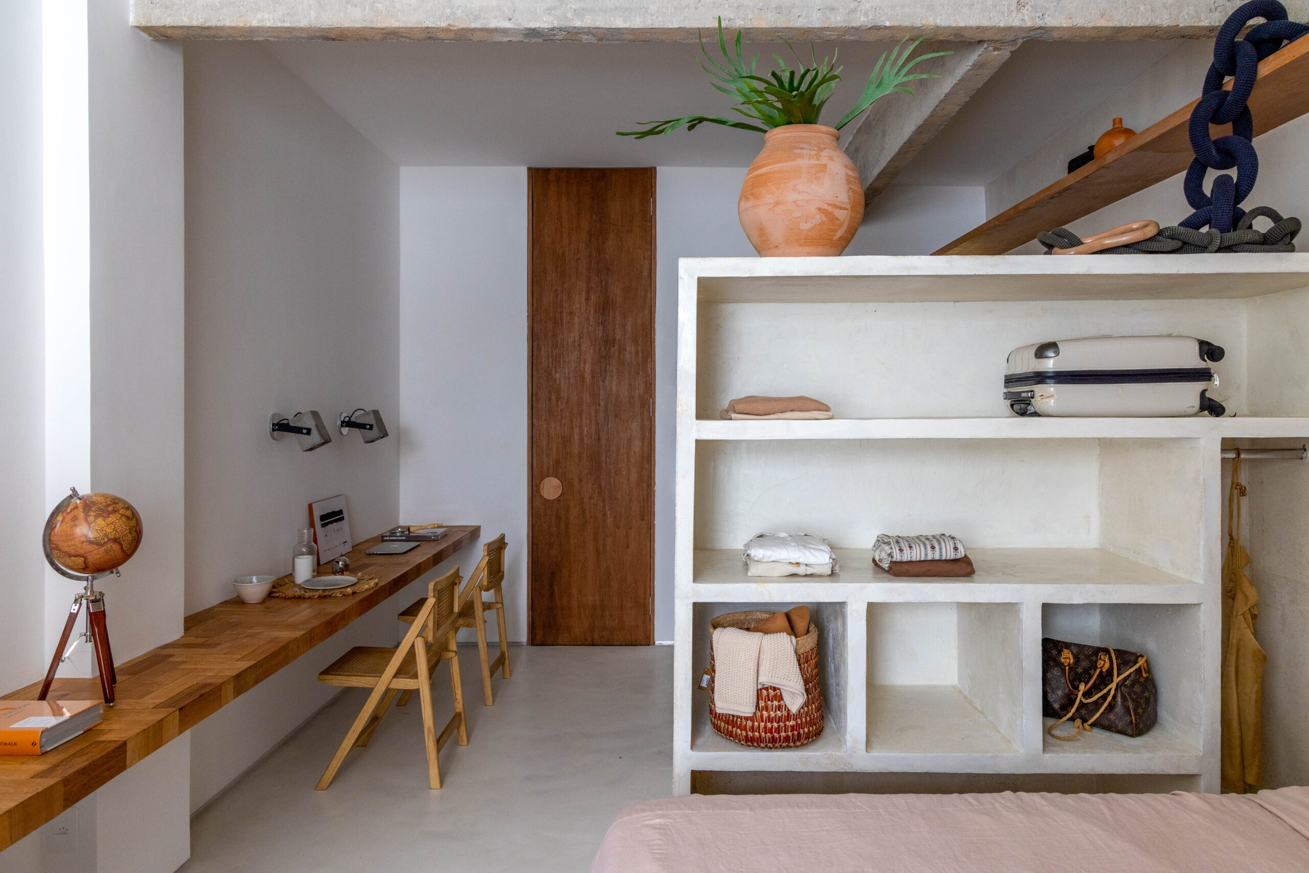 This 291-square-foot Brazilian pied-à-terre was inspired by Greece
